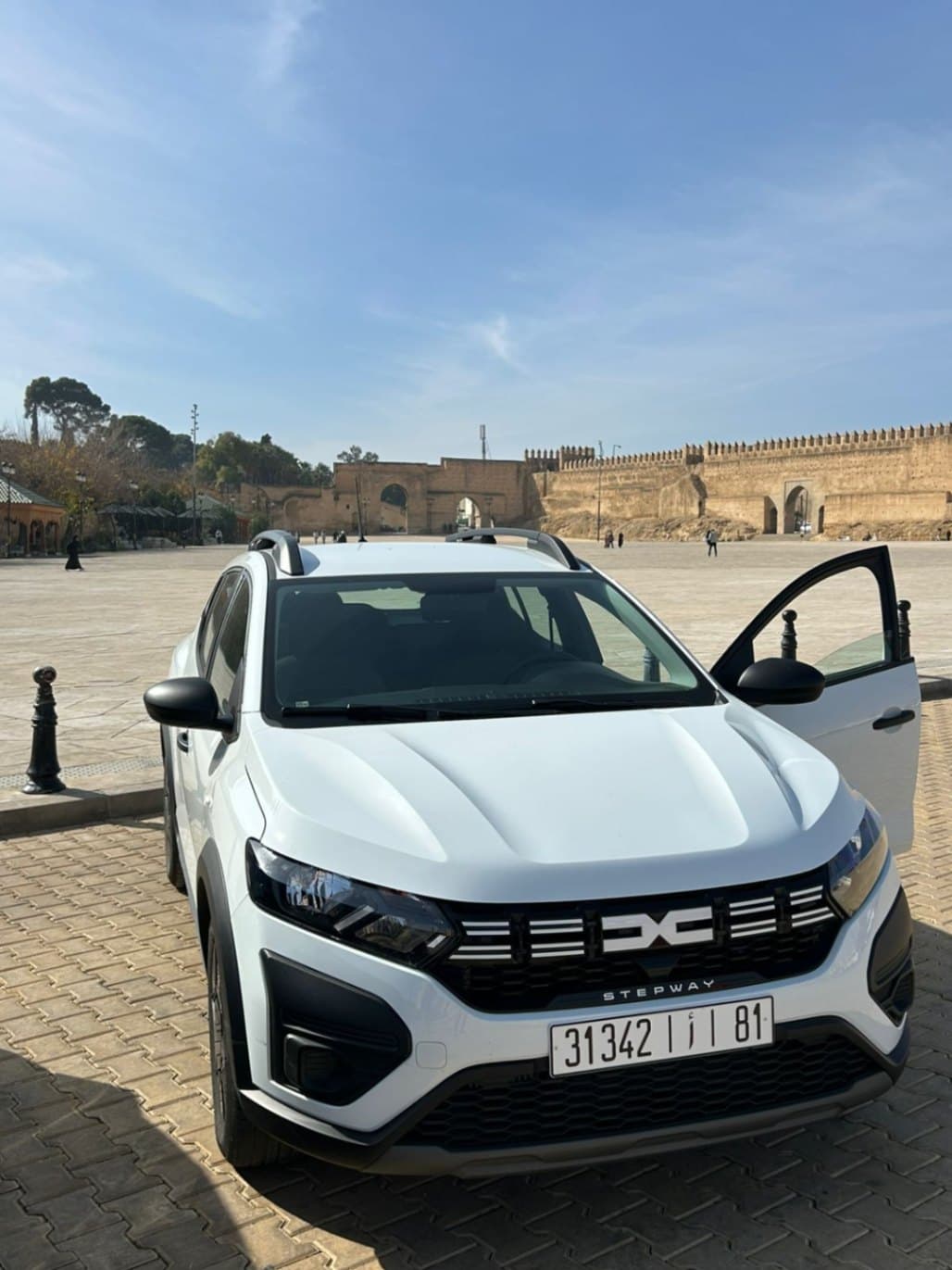 listing card gallery