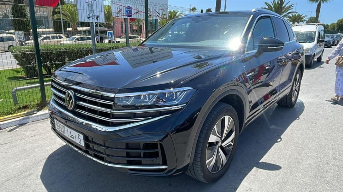 listing card gallery