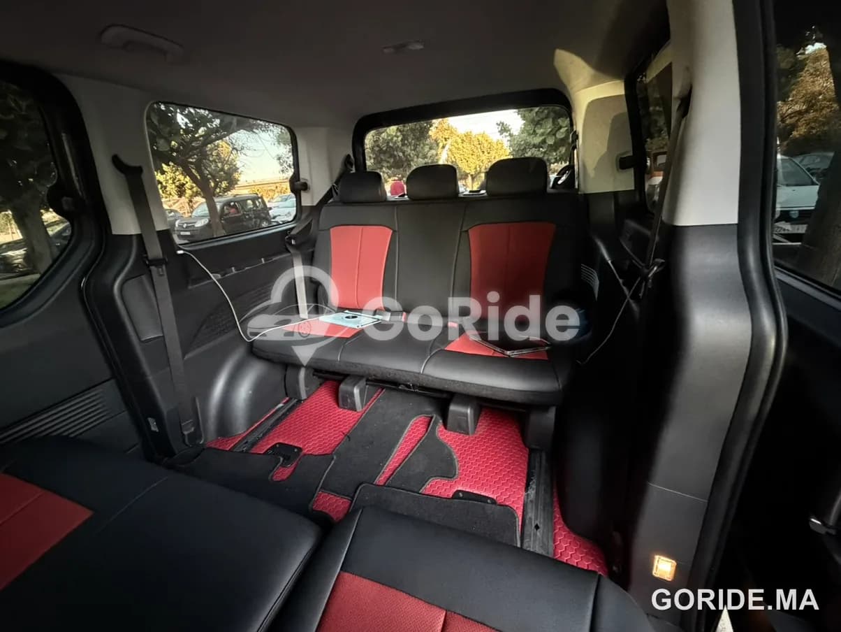 Hyundai Staria 2025 4