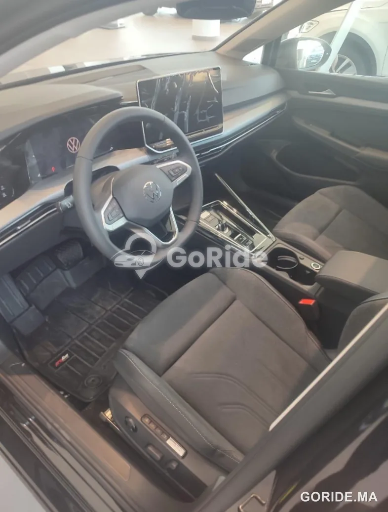 Volkswagen Golf 2025 4